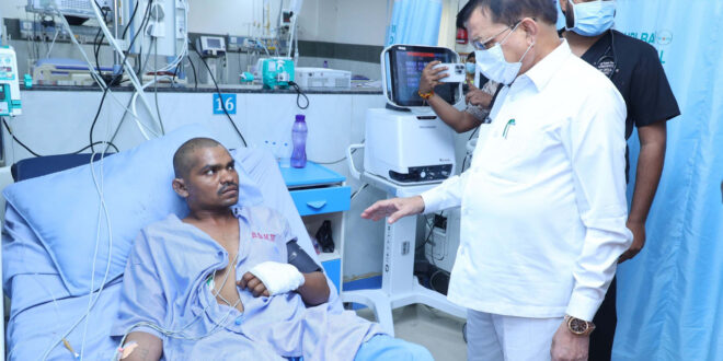 सिंघीतराई प्लांट हादसा: कैबिनेट मंत्री लखन देवांगन ने घायलों का जाना हालचाल, बेहतर उपचार के दिए निर्देश….