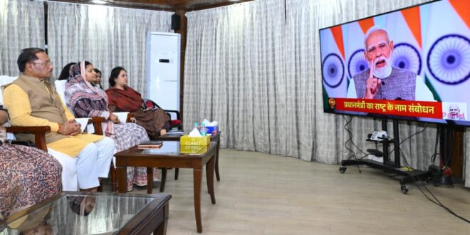 मुख्यमंत्री विष्णुदेव साय ने आज राजधानी रायपुर स्थित मुख्यमंत्री निवास में प्रधानमंत्री नरेंद्र मोदी के नारी शक्ति वंदन अधिनियम के सम्बन्ध में राष्ट्र के नाम प्रसारित संबोधन का श्रवण किया……