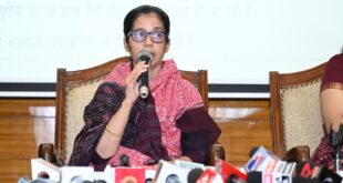 प्रमुख सचिव, कृषि विभाग, श्रीमती शहला निगार एवं संचालक खाद्य एवं आपूर्ति,डॉ फरिहा आलम सिद्दीकी तथा Oil Companies के अधिकारी आज स्थानीय सर्किट हाउस में पत्रकार वार्ता को सम्बोधित करते हुए…..