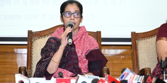 प्रमुख सचिव, कृषि विभाग, श्रीमती शहला निगार एवं संचालक खाद्य एवं आपूर्ति,डॉ फरिहा आलम सिद्दीकी तथा Oil Companies के अधिकारी आज स्थानीय सर्किट हाउस में पत्रकार वार्ता को सम्बोधित करते हुए…..