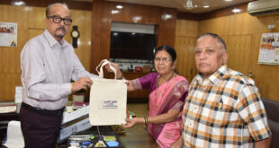 राज्यपाल रमेन डेका से नो प्लास्टिक कैंपेन की ब्रांड एंबेसडर श्रीमती आप्टे ने की मुलाकात….