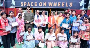 ‘स्पेस ऑन व्हील्स’ बना जशपुर के बच्चों के लिए अंतरिक्ष ज्ञान का चलता-फिरता विद्यालय….