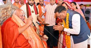 तेंदुवा धाम में श्रीराम कथा का भव्य शुभारंभ: मुख्यमंत्री विष्णु देव साय ने लिया संतों का आशीर्वाद…..