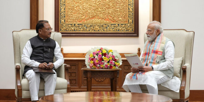 बस्तर 2.0 की शुरुआत : मुख्यमंत्री साय ने पीएम मोदी को दिया आमंत्रण, विकास का ब्लूप्रिंट सौंपा….