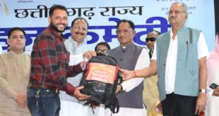 मुख्यमंत्री विष्णु देव साय ने हज यात्रियों को वितरित किया फर्स्ट एड किट: सफल हज यात्रा के लिए शुभकामना देकर यात्रियों का किया स्वागत…..