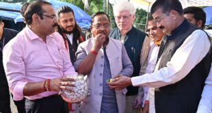 छत्तीसगढ़ बनेगा मखाना हब : कृषि मंत्री रामविचार नेताम ने लिंगाडीह में मखाना सेंटर का किया अवलोकन…..