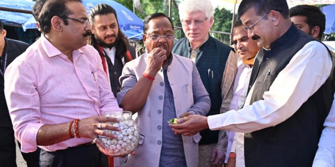 छत्तीसगढ़ बनेगा मखाना हब : कृषि मंत्री रामविचार नेताम ने लिंगाडीह में मखाना सेंटर का किया अवलोकन…..