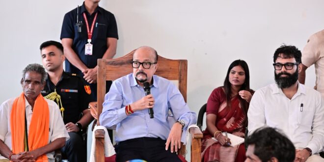 राज्यपाल रमेन डेका ने ग्राम बेहराखार जाकर विशेष पिछड़ी जनजाति बिरहोर समुदायों से की आत्मीय मुलाकात….