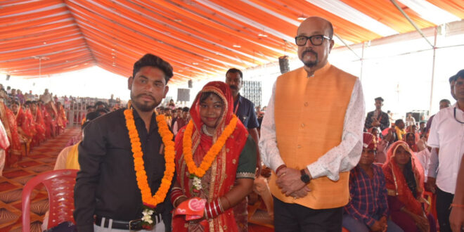 सामूहिक विवाह कार्यक्रम में शामिल हुए राज्यपाल, नवविवाहित जोड़ों को प्रदान किया आशीर्वाद…..