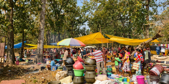 नक्सल मुक्त बीजापुर में विकास की नई दस्तक, चार दशकों बाद फिर सजी पुजारी कांकेर और कोण्डापल्ली की साप्ताहिक बाजारें…..