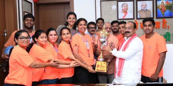 उप मुख्यमंत्री अरुण साव से फेडरेशन कप मिक्स्ड नेटबॉल चैंपियनशिप में रजत पदक जीतने वाले खिलाड़ियों ने की मुलाकात….