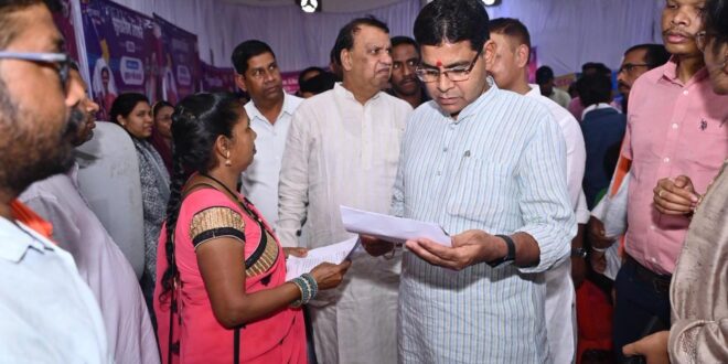 सुशासन की मिसाल : आवेदन देने पहुँची महिला को मौके पर ही मिली डिजिटल किसान किताब: मंत्री टंक राम वर्मा….