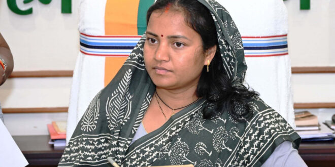 हाथी के हमले में जान गंवाने वाले ग्रामीणों के परिजनों को त्वरित राहत, मंत्री लक्ष्मी राजवाड़े की पहल पर सूरजपुर जिला प्रशासन ने वितरित की मुआवजा राशि….