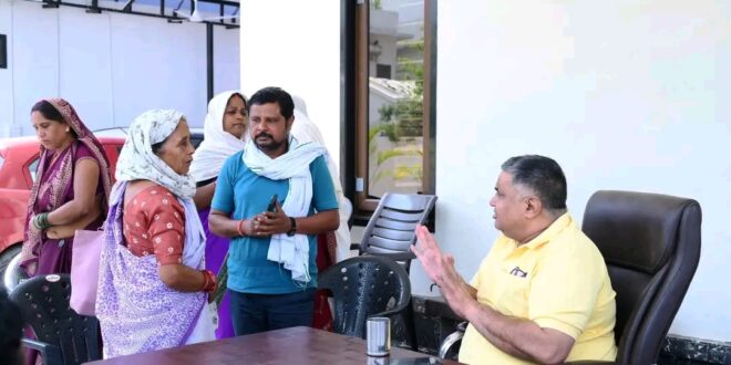 जनदर्शन में मंत्री राजेश अग्रवाल ने सुनीं जनसमस्याएं, त्वरित निराकरण के दिए निर्देश….