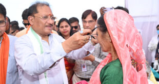 ’मुख्यमंत्री विष्णु देव साय ने हितग्राहियों को अपने हाथों से पहनाया नजर का चश्मा’, ’सुशासन तिहार शिविर में स्वास्थ्य विभाग के स्टॉल का किया निरीक्षण’…..