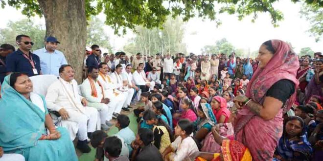 ’तेंदूपत्ता संग्राहकों के बीच पहुंचे मुख्यमंत्री विष्णु देव साय, महुआ पेड़ के नीचे लगाई चौपाल’, संग्राहकों से किया आत्मीय संवाद, सुनी समस्याएं…
