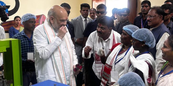 केंद्रीय गृहमंत्री अमित शाह ने चखा बस्तर की इमली का स्वाद बोले यहां की इमली का स्वाद खट्टा नहीं बल्कि मीठा…