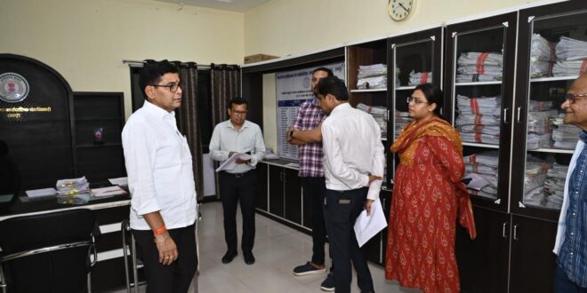 राजस्व प्रकरणों का तय समय-सीमा में हो निराकरण: राजस्व मंत्री टंक राम वर्मा…..