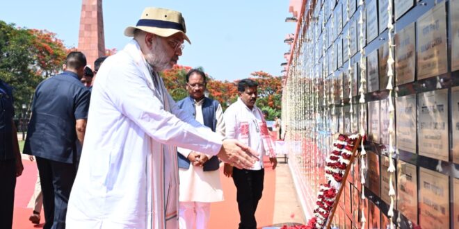 केंद्रीय गृहमंत्री अमित शाह ने अमर वाटिका में शहीदों को दी श्रद्धांजलि, परिजनों से की आत्मीय मुलाकात…..