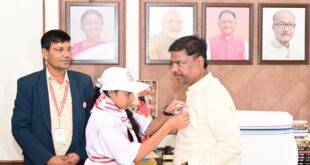 विश्व रेड क्रॉस दिवस पर बच्चों ने वन मंत्री केदार कश्यप का किया सम्मान….