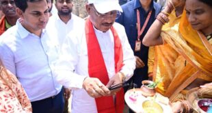 एक ग्रामीण का न्योता, मुख्यमंत्री का अपनापन – प्रधानमंत्री आवास से साकार हुआ सपना, मुख्यमंत्री ने कराया गृह प्रवेश…..