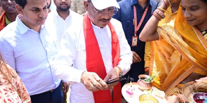 एक ग्रामीण का न्योता, मुख्यमंत्री का अपनापन – प्रधानमंत्री आवास से साकार हुआ सपना, मुख्यमंत्री ने कराया गृह प्रवेश…..