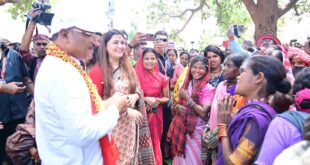 एक चौपाल ऐसा भी जहाँ खुशियों और तालियों की रही गूंज: लखपति दीदियों के हौसले की उड़ान देख गदगद हुए मुख्यमंत्री विष्णु देव साय , सबको और मेहनतकर अब करोड़पति बनने की राह पर चलने कहा…..