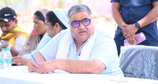 जनदर्शन में मंत्री राजेश अग्रवाल ने सुनी ग्रामीणों की समस्याएं, ग्राम हरिहरपुर में जनता से सीधा संवाद, त्वरित निराकरण के लिए अधिकारियों को दिए निर्देश….