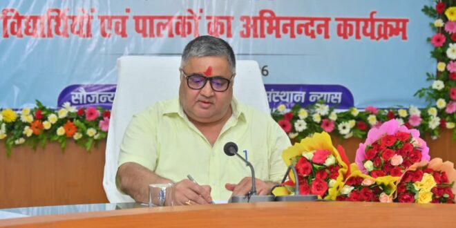 ओजस्वी सरगुजा : सपनों को मिलेगी नई उड़ान, 55 मेधावी विद्यार्थी नीट-जेईई की तैयारी हेतु रायपुर रवाना- मंत्री राजेश अग्रवाल….