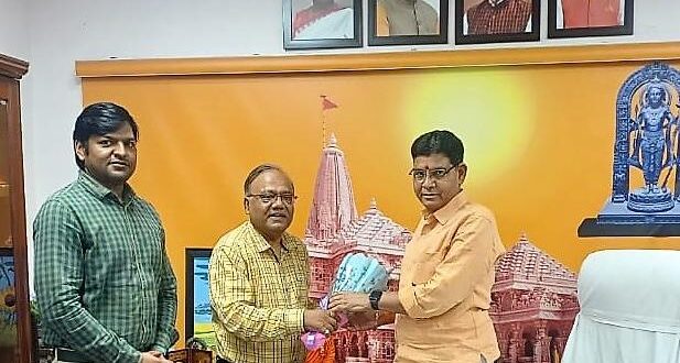 उच्च शिक्षा मंत्री टंक राम वर्मा से मिले कुलपति प्रो. दयाल, विश्वविद्यालय के गुणात्मक विकास और समस्याओं पर हुई चर्चा…..