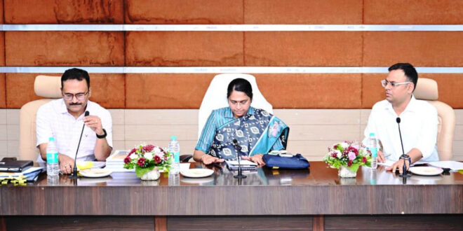 नगरीय प्रशासन विभाग की नई सचिव शंगीता आर. पहुंची इंद्रावती भवन, विभागीय संचालनालय एवं सूडा कार्यालय का किया भ्रमण, अधिकारियों से वन-टू-वन चर्चा कर योजनाओं की प्रगति की जानकारी ली….