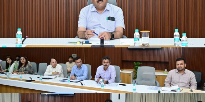 शासन के मिशन मोड में किए जाने वाले कार्यों की हुई समीक्षा, मुख्य सचिव ने अधिकारियों की ली बैठक…..