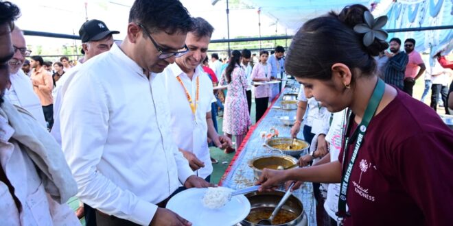 इनोवेशन महाकुंभ 1.0 में वित्त मंत्री ओपी चौधरी ने युवाओं के साथ किया सहभोज, विभिन्न विषयों पर हुई चर्चा….