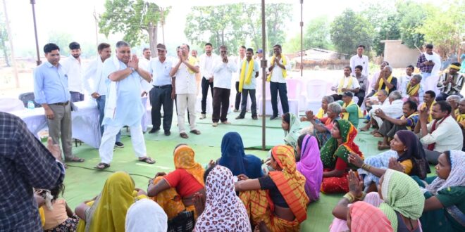 जनदर्शन में मंत्री राजेश अग्रवाल ने सुनी ग्रामीणों की समस्याए, ग्राम हरिहरपुर में जनता से सीधा संवाद, त्वरित निराकरण के लिए अधिकारियों को दिए निर्देश….