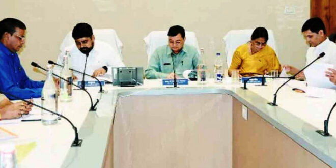 प्रगतिरत विकास कार्याे को समय पर पूर्ण करें, अप्रारंभ कार्याे को शीघ्र प्रारंभ करायें: मंत्री लखनलाल देवांगन….