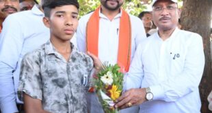 सुशासन तिहार : मुख्यमंत्री विष्णु देव साय ने मेधावी छात्र गिरवर पटेल को किया सम्मानित….