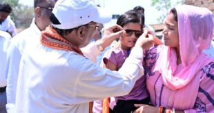 गोद में उठाया, चश्मा पहनाया : भैंसामुड़ा में दिखा मुख्यमंत्री का आत्मीय रूप, नन्हीं मानविका के सपनों को मिला मुख्यमंत्री का स्नेहिल स्पर्श…..