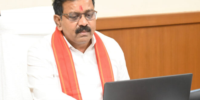उप मुख्यमंत्री विजय शर्मा ने की सुशासन तिहार की तैयारियों की समीक्षा, वीडियो कॉन्फ्रेंसिंग से जुड़े दुर्ग, बालोद, बस्तर एवं मोहला-मानपुर जिलों के प्रशासनिक अधिकारी….