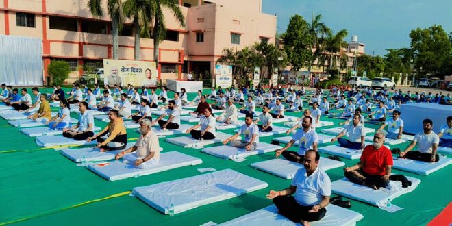अच्छे शारीरिक और मानसिक स्वास्थ्य के लिए रोज करें योग – उप मुख्यमंत्री अरुण साव….