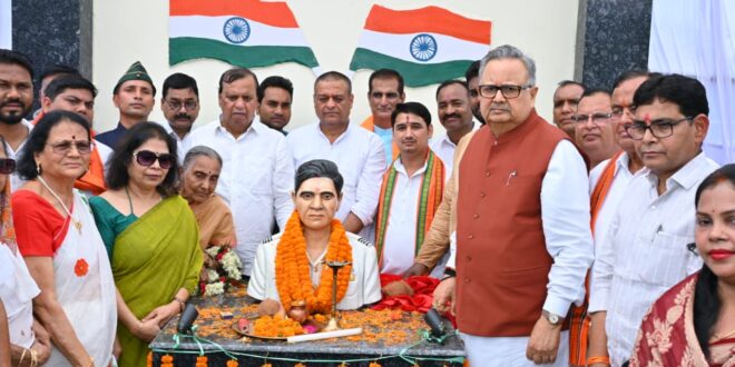 भाटापारा में गौरव का दिन : विधानसभा अध्यक्ष डॉ. रमन सिंह ने किया छत्तीसगढ़ महतारी और शहीद खोण्डे की प्रतिमा का अनावरण….