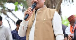 बरगद की छांव में सजी मुख्यमंत्री विष्णु देव साय की चौपाल : सक्ती जिले के ग्राम ठठारी में ग्रामीणों से किया सीधा संवाद…