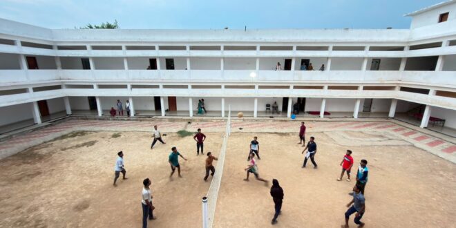 बंदूक छोड़ थामा वॉलीबॉल सुकमा के पुनर्वास केंद्र में गूंजा भारत माता की जय का नारा….