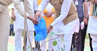 मुख्यमंत्री विष्णु देव साय ने ‘एक पेड़ मां के नाम’ अभियान के तहत किया पीपल का पौधारोपण, पर्यावरण संरक्षण का दिया संदेश, जनप्रतिनिधियों ने भी किया वृक्षारोपण…..