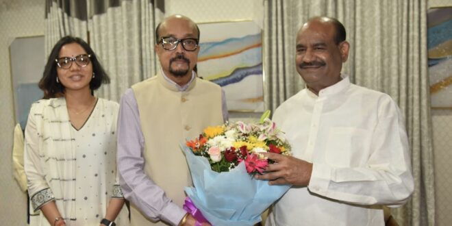 राज्यपाल रमेन डेका ने किया लोकसभा अध्यक्ष बिड़ला का आत्मीय स्वागत….