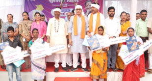 समाज के अंतिमसमाज के हर परिवार को पक्का आवास, खाद्यान्न और बुनियादी सुविधाएं के लिए सरकार प्रतिबद्ध- राजस्व मंत्री टंक राम वर्मा तक पहुँच रहा सुशासनः वन मंत्री केदार कश्यप….