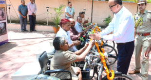 राज्यपाल रमेन डेका ने दिव्यांग पुनर्वास केंद्र माना कैंप का किया अवलोकन…..