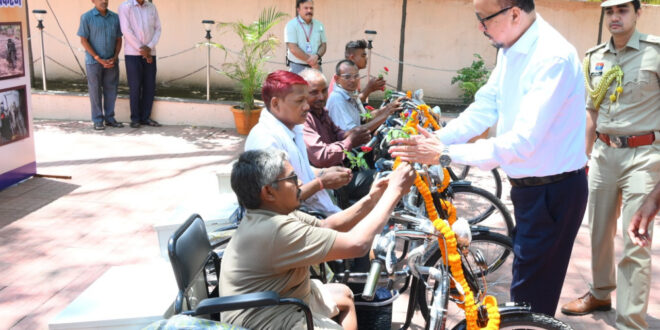 राज्यपाल रमेन डेका ने दिव्यांग पुनर्वास केंद्र माना कैंप का किया अवलोकन…..