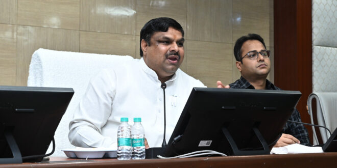 स्कूल शिक्षा मंत्री गजेंद्र यादव की अध्यक्षता में संभागीय संयुक्त संचालकों एवं जिला शिक्षा अधिकारियों की विभागीय समीक्षा बैठक संपन्न…..