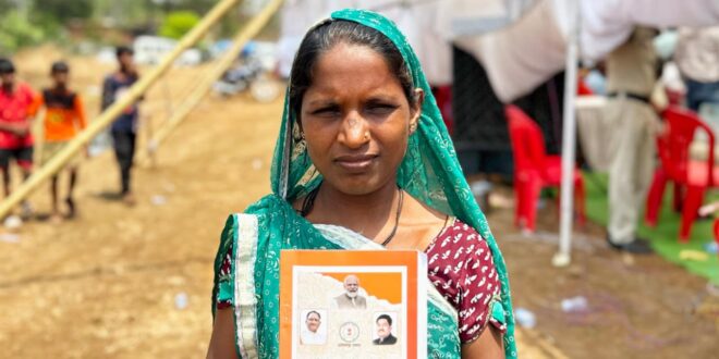 सुशासन तिहार में मिला त्वरित समाधान, श्रीमती अंजनी साहू को प्रदान किया गया नवीन राशन कार्ड, जनसमस्या निवारण शिविर बना आमजन की समस्याओं के समाधान का प्रभावी माध्यम…..