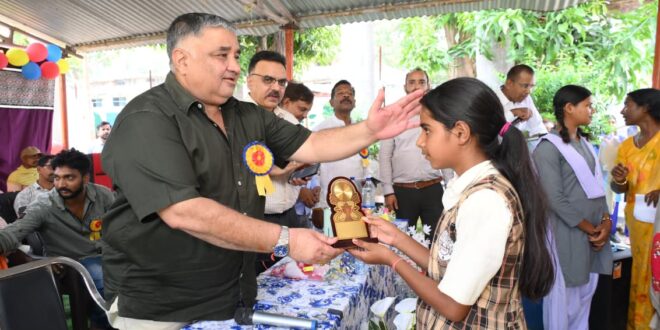 कस्तूरबा गांधी विद्यालय झिरमिटी में ‘शाला प्रवेश उत्सव’ संपन्न, पर्यटन मंत्री राजेश अग्रवाल ने किया छात्राओं का स्वागत….